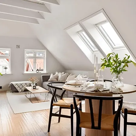Cozy In Unique Atrium House At Nordnes