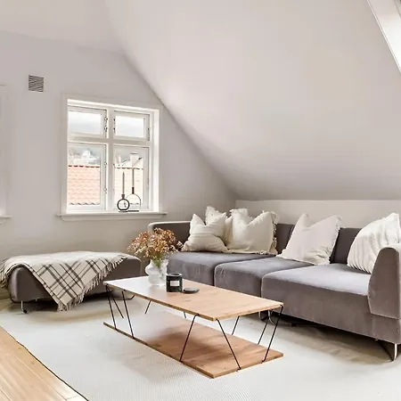 Cozy In Unique Atrium House At Nordnes